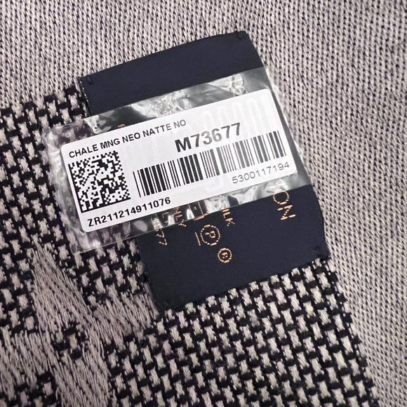 Louis Vuitton Neo Natté Black Monogram Shawl - Authentic - Picture 7 of 8